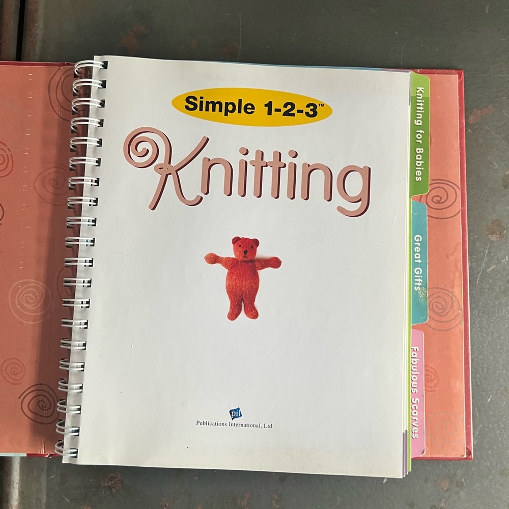 Set of 4 Knitting Books-beginner, mini bags, dog coats - Picture 3 of 14